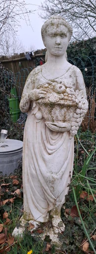 Tuinbeeld dame met fruit, Ophalen