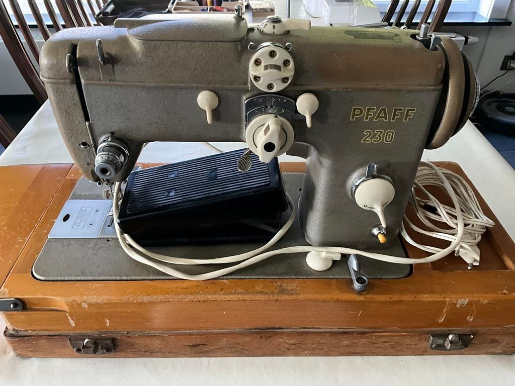 Pfaff naaimachine 230 automatique ( in koffer ), Ophalen