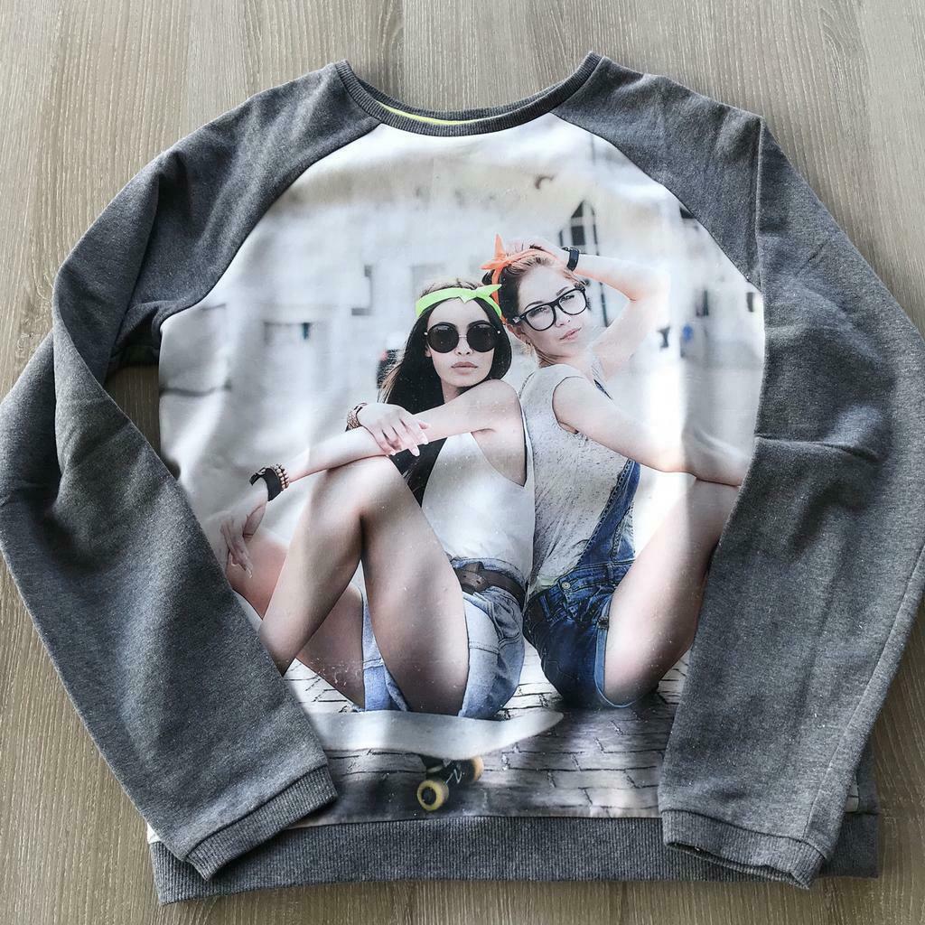 Grijze sweater 2 meisjes met fluo haarband - JBC - 164, Gebruikt, Meisje, Trui of Vest, JBC