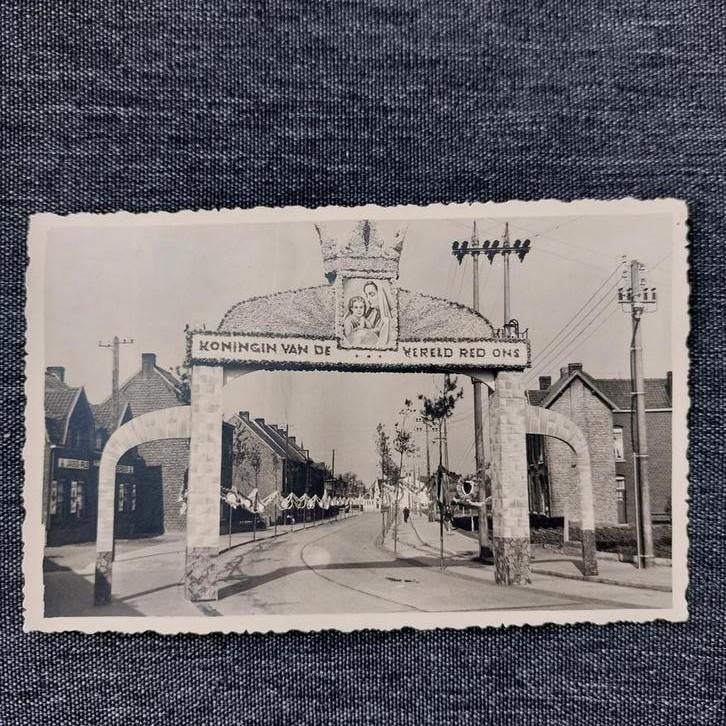 Fotokaart : klaar voor de processie ergens in Vlaanderen., Ophalen of Verzenden, Zo goed als nieuw