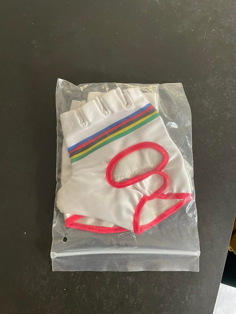 Retro fietshandschoenen, Ophalen