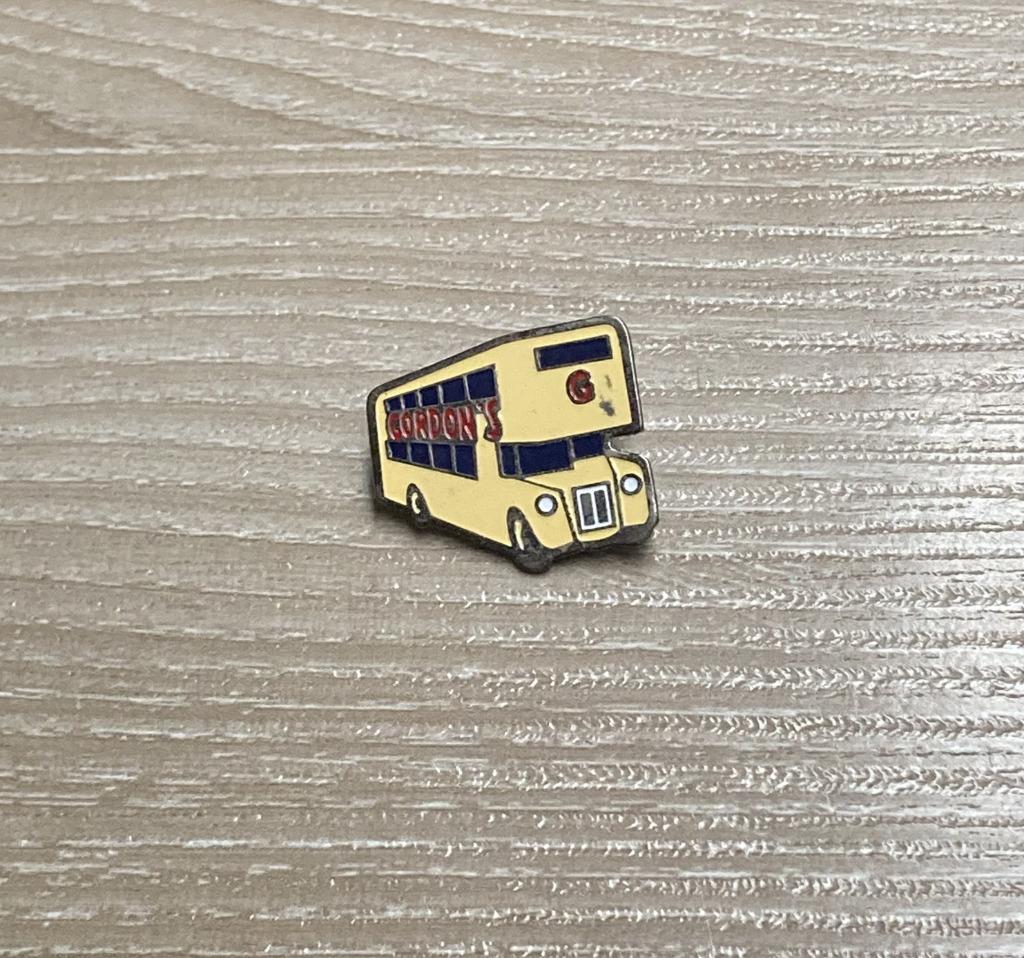 PIN - GORDON'S - GIN - BUS, Collections, Envoi, Utilisé, Marque, Insigne ou Pin's