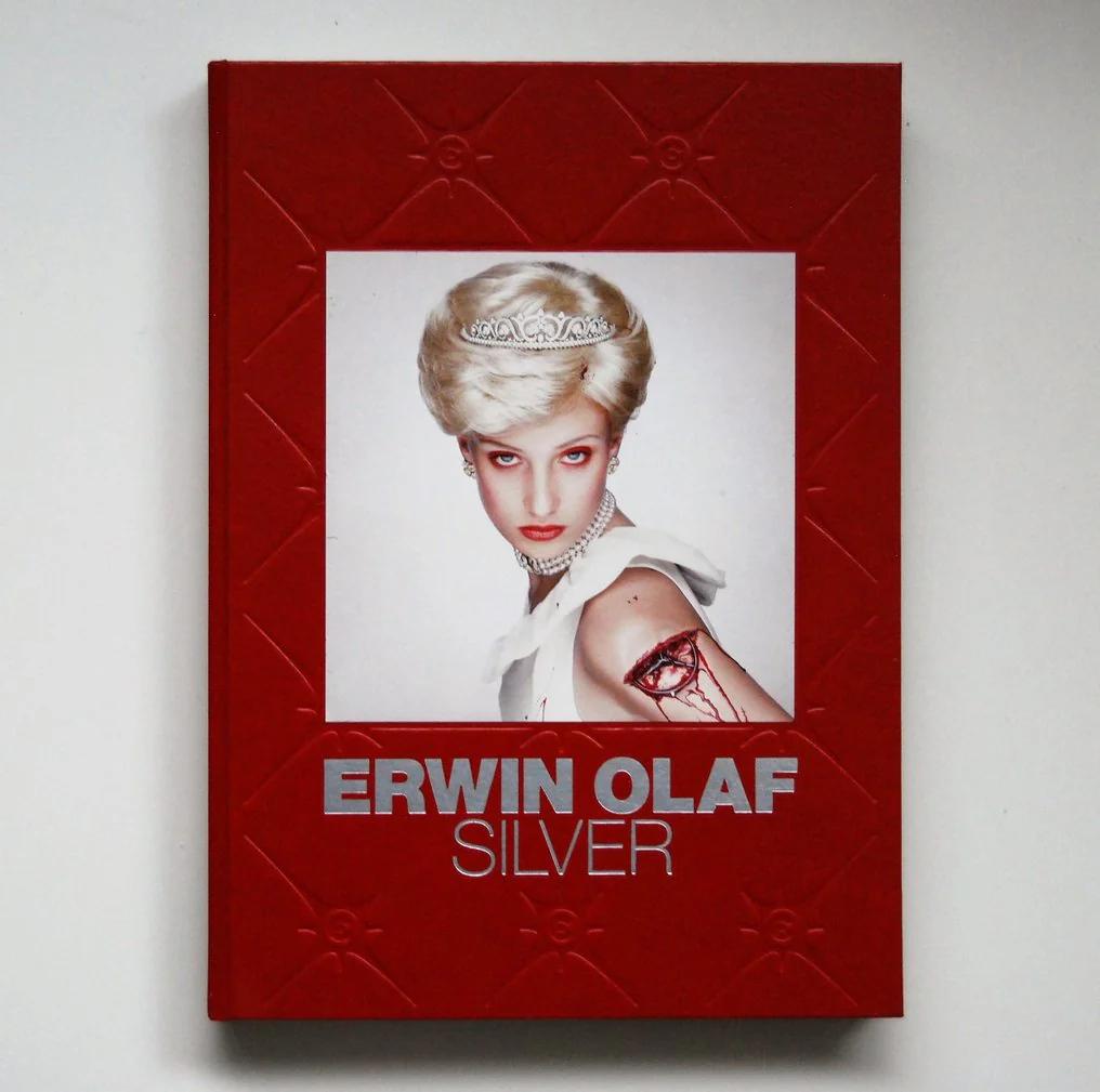 NIEUWSTAAT Erwin Olaf Silver Fotoboek Foto Boek Book, Boeken, Ophalen of Verzenden, Zo goed als nieuw
