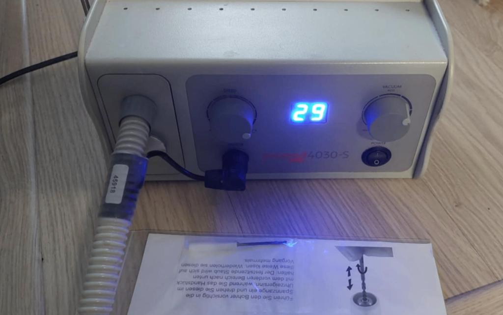 Ponceuse aspirante "PROMED" pour onglerie., Enlèvement, Utilisé
