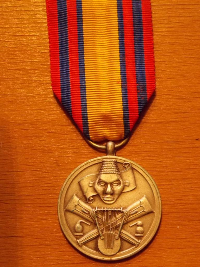 Congo Merite arts sciences lettres (zilver ), Verzamelen, Militaria | Algemeen, Ophalen of Verzenden, Landmacht, Lintje, Medaille of Wings