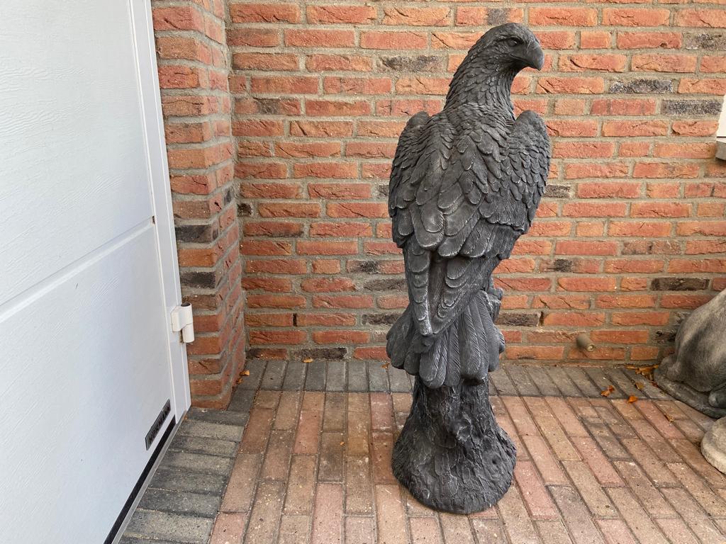 Adelaar op Boomstam ,hoogte 110cm , betonsteen, Ophalen, Nieuw, Beton, Dierenbeeld