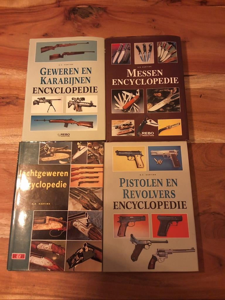 Encyclopedie over wapens, Ophalen