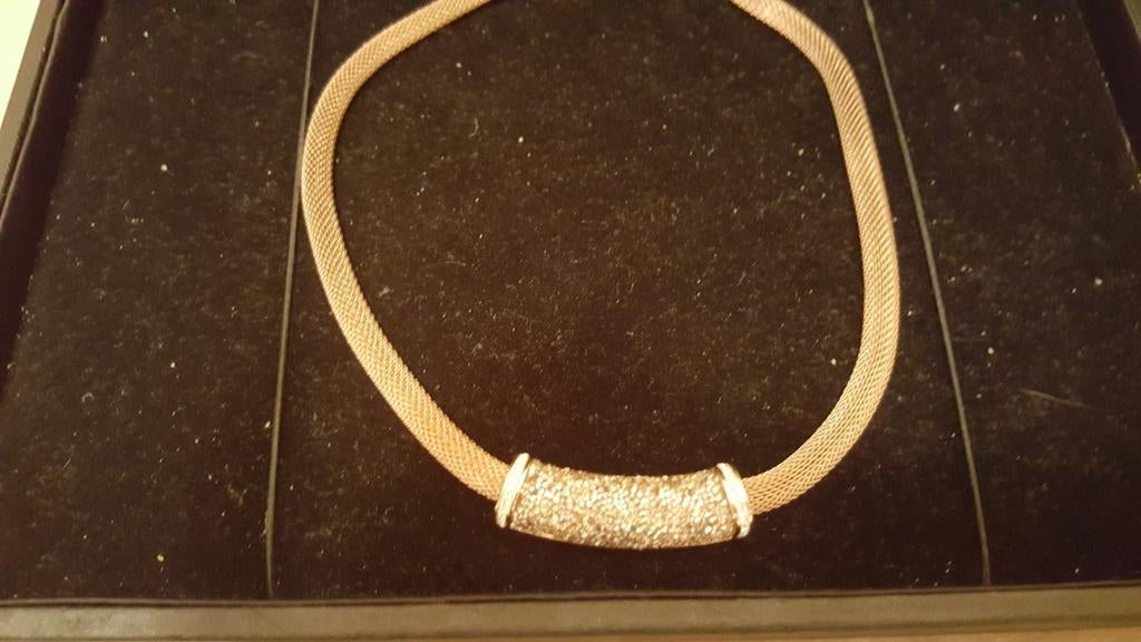 Collier Victoria dans son emballage d'origine, Enlèvement ou Envoi, Comme neuf