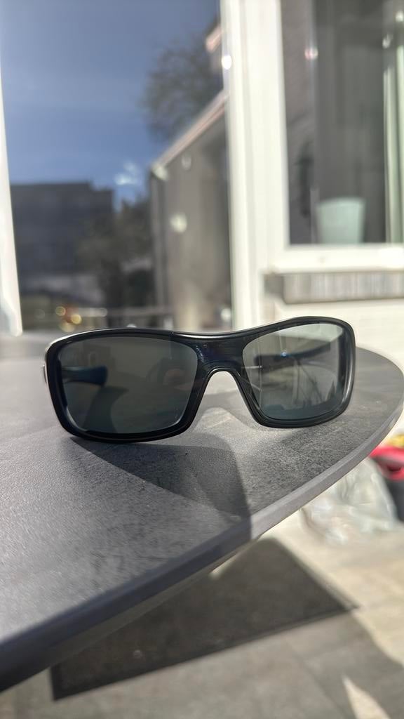 Lunettes de soleil Oakley polarized, Handtassen en Accessoires, Zonnebrillen en Brillen | Heren, Ophalen, Zo goed als nieuw, Bril