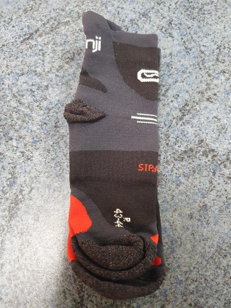 1 paire de chaussettes de trail T 43-44 (L), Sports & Fitness, Enlèvement ou Envoi, Comme neuf, Course à pied, Autres types