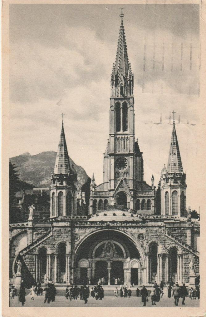 LOURDES     LA BASILIQUE ET DEVANT DU ROSAIRE    1952   CART, Collections, Enlèvement ou Envoi, 1940 à 1960, Affranchie, France