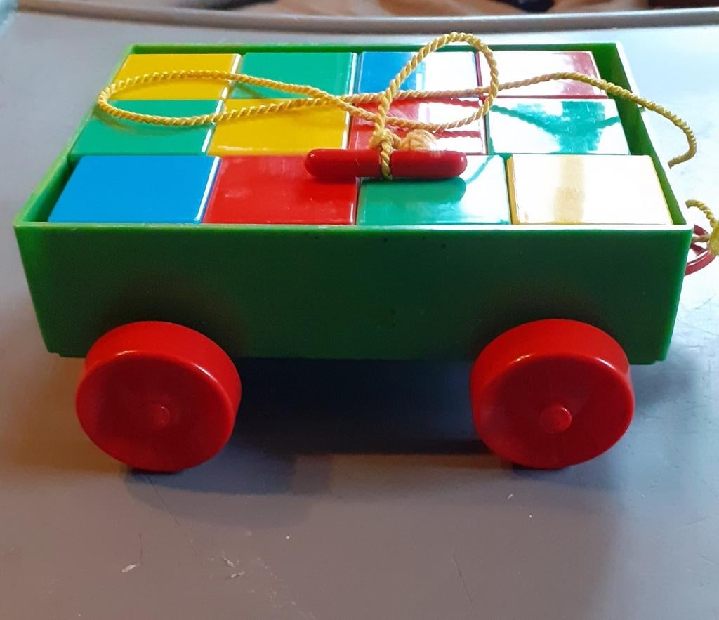Jouet à tirer petit chariot avec 12 cubes, Enlèvement ou Envoi