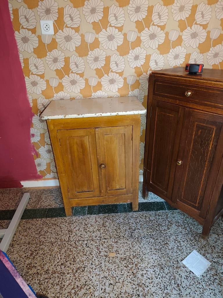 Antiek kastje met restauratie werk ( bovenblad moet opgeschu, Ophalen