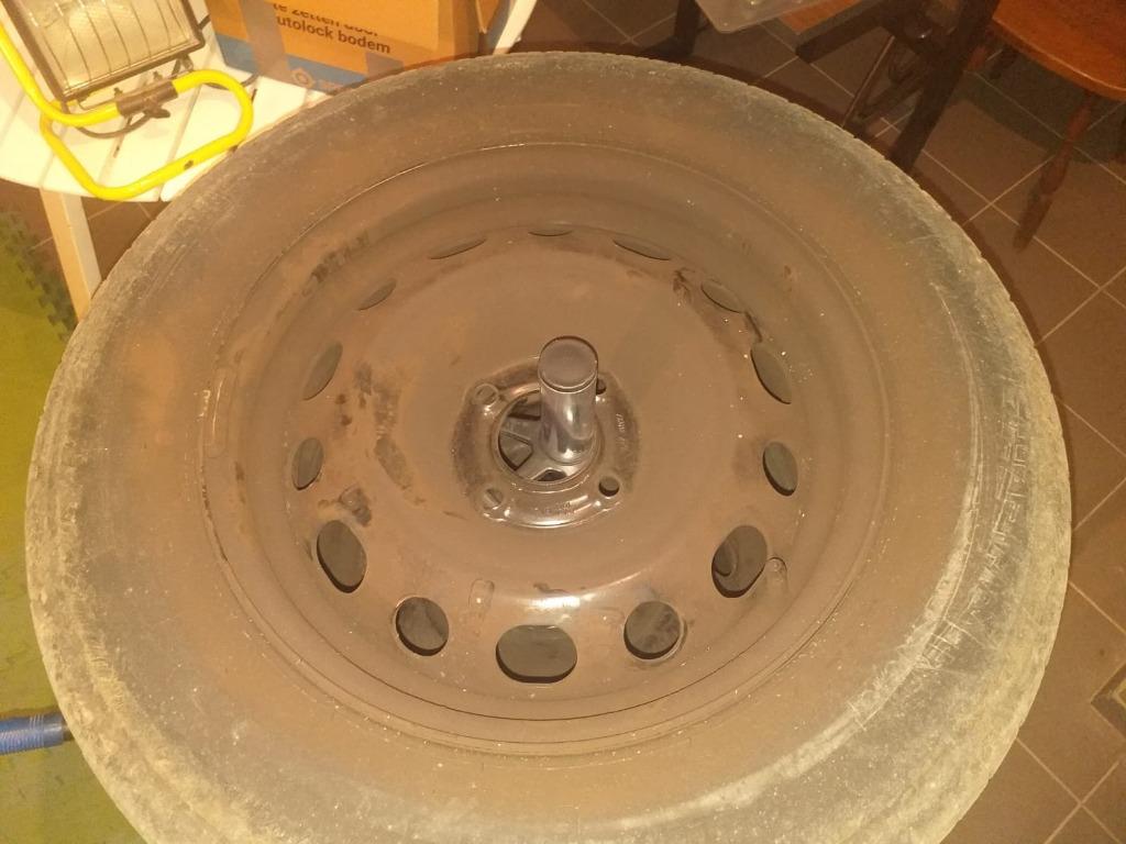 4 x Stalen velg + Velgenboom verrijdbaar + 4 x Winterband, Auto-onderdelen, Banden en Velgen, Ophalen, Gebruikt, Banden en Velgen