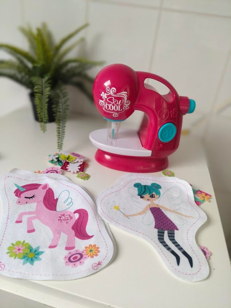 Naaimachine met 4 sjablonen om kussen te stikken+ extra, Kinderen en Baby's, Ophalen of Verzenden, Zo goed als nieuw