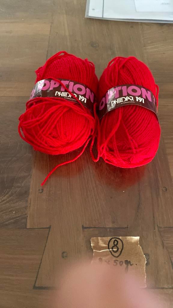 Breiwol haakwol 2 bollen rode kleur van 50 gr. slechts 5€, Hobby en Vrije tijd, Ophalen, Zo goed als nieuw