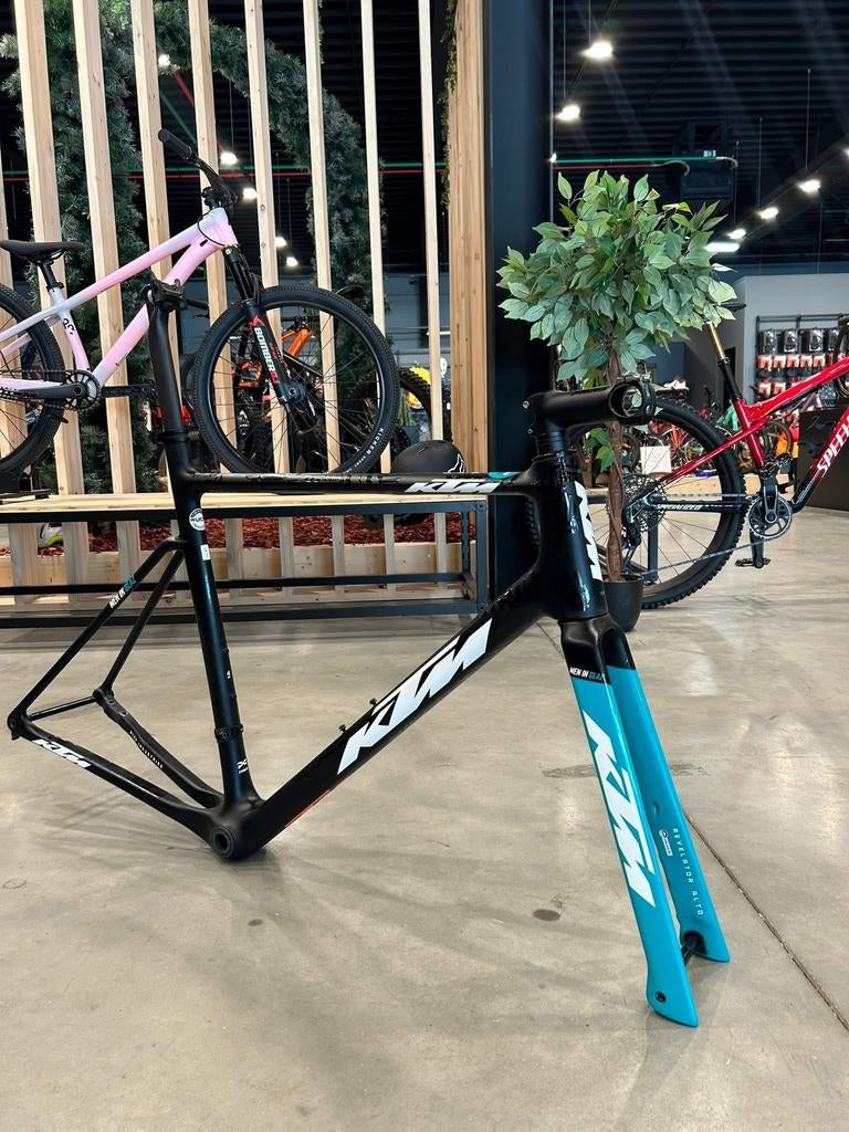 Kit Cadre vélo de route KTM Revelator alto - 57 - Taille L, Vélos & Vélomoteurs, Enlèvement, Comme neuf