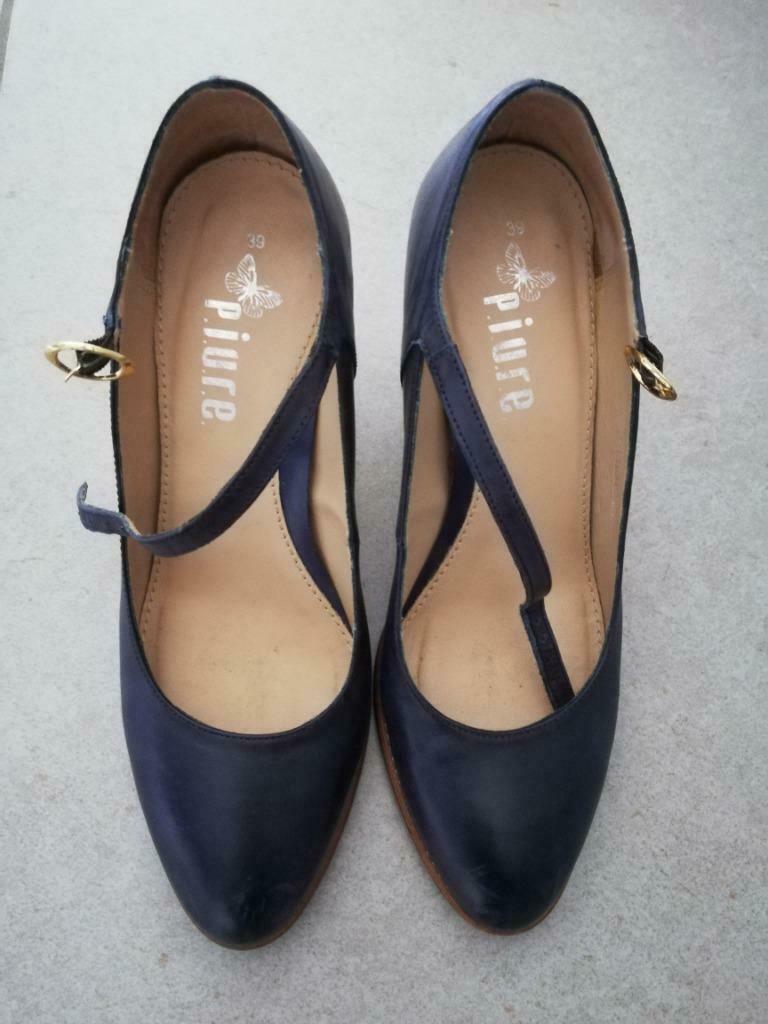 Lederen pumps met riempje - blauw - maat 39 - merk P.i.u.r.e, Enlèvement ou Envoi, Escarpins, Comme neuf, Piure