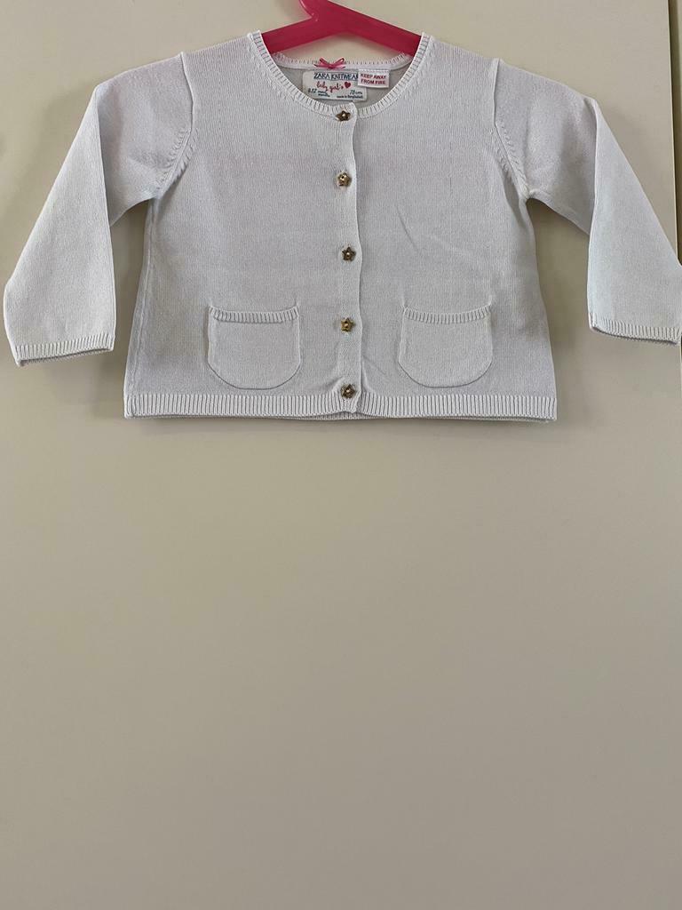 Wit vestje met goudkleurige knoopjes Zara maat 9-12m - 78 cm, Gebruikt, Ophalen of Verzenden, Zara, Truitje of Vestje