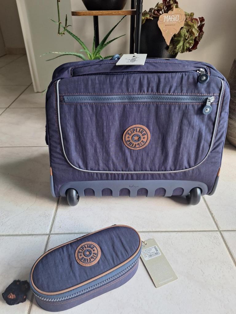 Cartable à roulettes + plumier Kipling neufs, Ophalen of Verzenden, Nieuw, Blauw, Aktetas of Boekentas