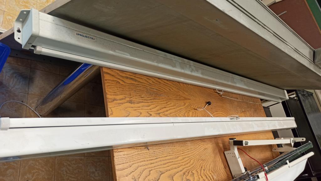 elektrisch projectiescherm opzicht 250+290cm nog beschikbaar, Ophalen, Elektrisch, Zo goed als nieuw