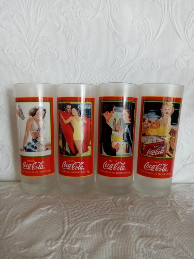 Quatre verres mat décorés Coca Cola Vintage 60s  7.5cm, Collections, Verres & Petits Verres, Enlèvement ou Envoi, Comme neuf, Verre à eau