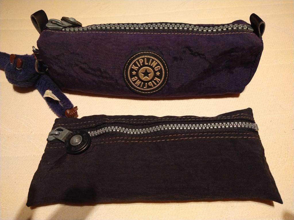 2 pennenzakken Kipling, Ophalen, Gebruikt