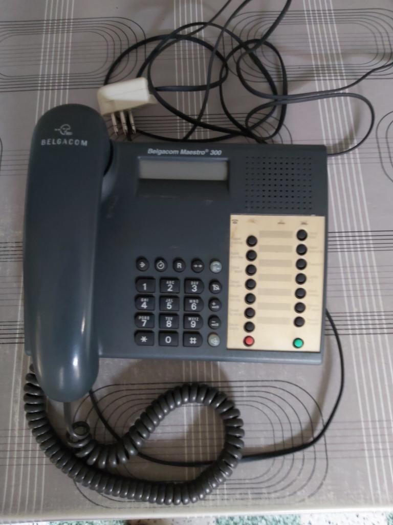 Oude telefoon met toetsen, Ophalen of Verzenden