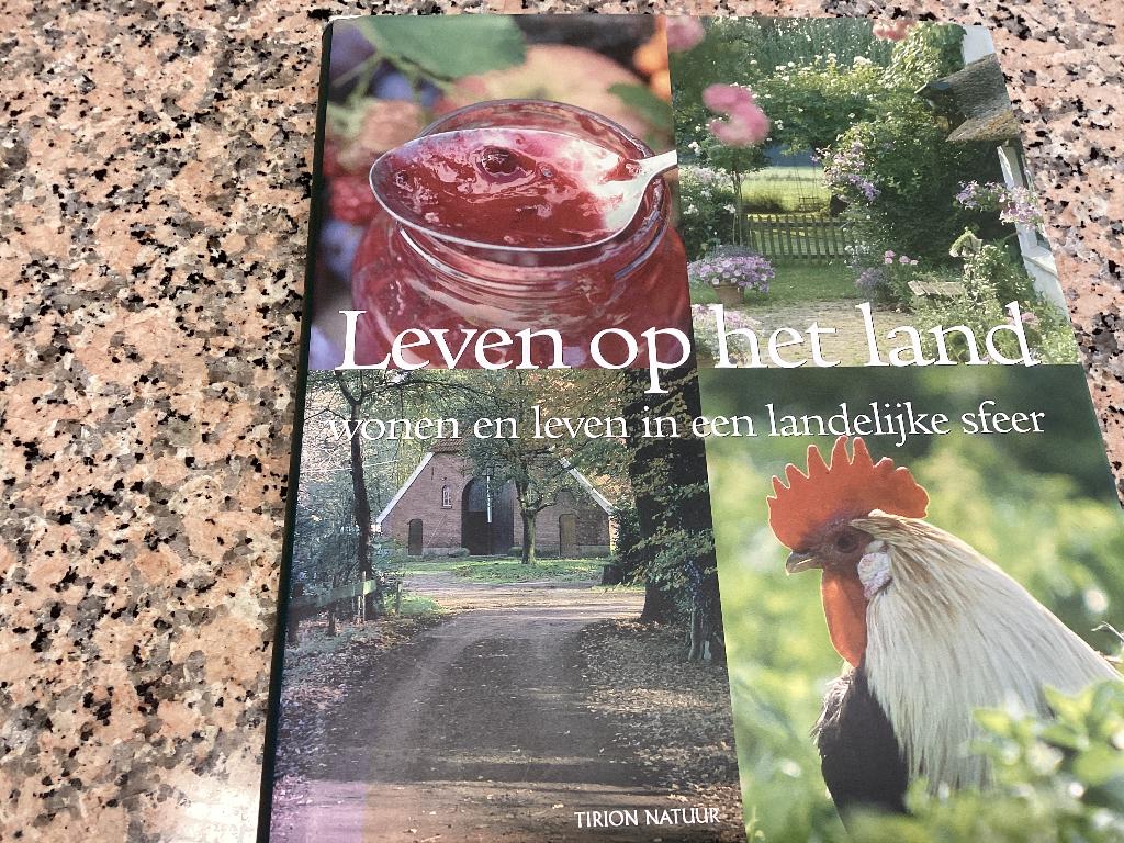 Leven op het land. Wonen en leven in een landelijke sfeer., Enlèvement ou Envoi, Comme neuf