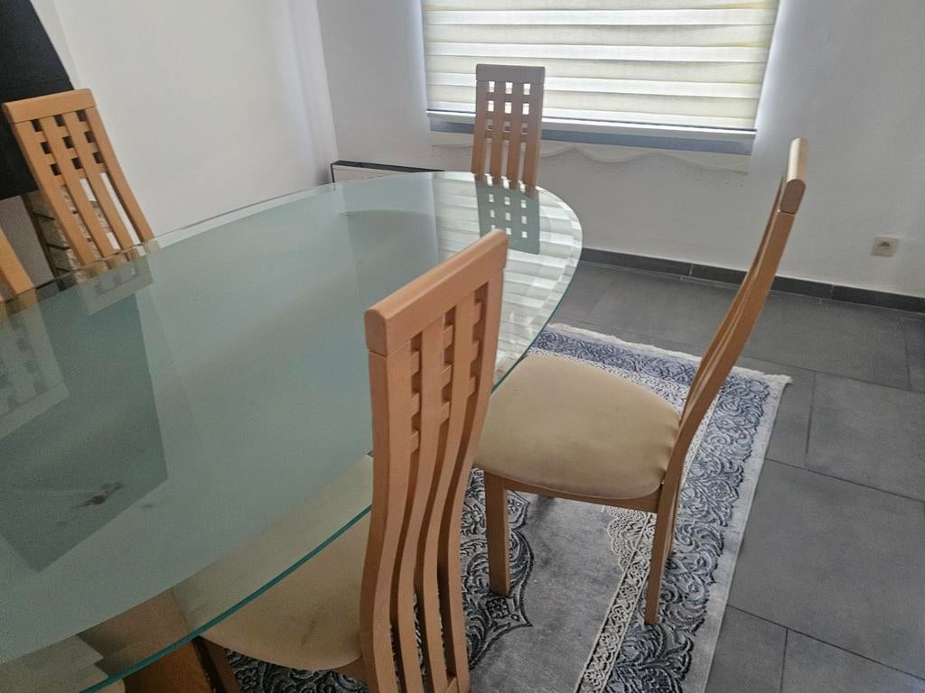 table à vendre avec 6 chaises a donner, Enlèvement ou Envoi