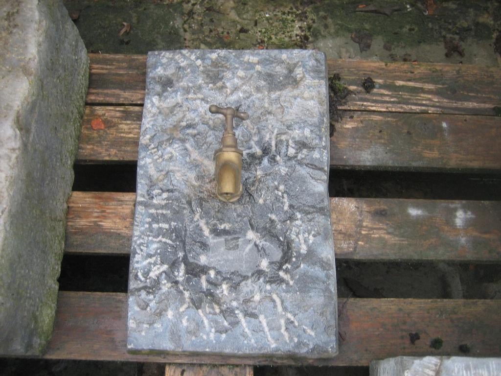 oud arduinen rugstukje met koperen kraan, Antiek en Kunst, Ophalen