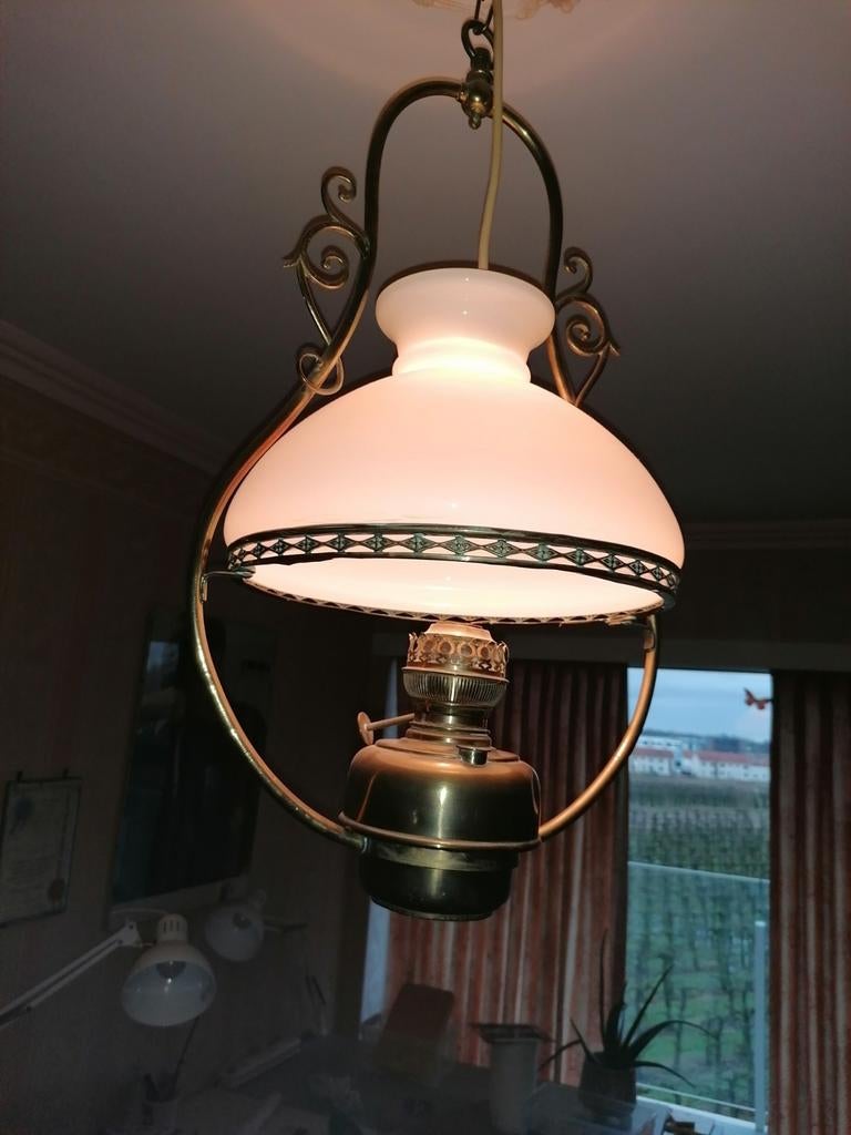 Lustre ancien en cuivre, Enlèvement