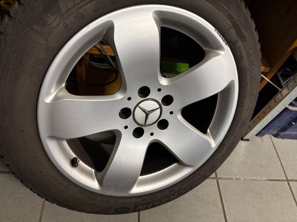 Belles Mercedes 16" Jantes + gratis pneus d'hiver, Pneus et Jantes, Pneus hiver, 16 pouces, Enlèvement