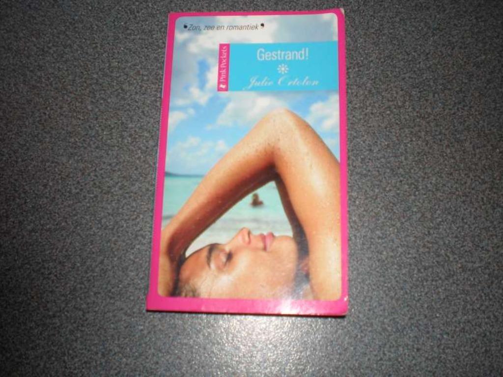 Pink Pockets Moordweekend + Gestrand! + Chicklit Verrassing, Boeken, Chicklit, Gelezen, Ophalen of Verzenden