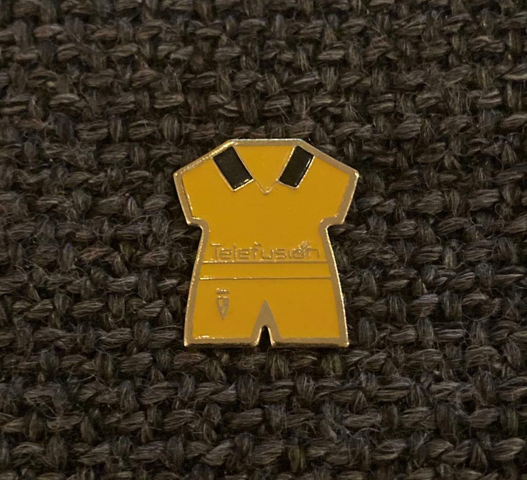 PIN - K. LIERSE S.K. - FOOTBALL SHIRT - VOETBAL, Verzenden, Gebruikt, Sport, Speldje of Pin