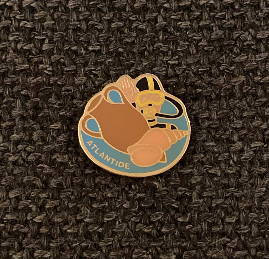PIN - ATLANTIDE - ATLANTIS - DUIKEN - PLONGER, Envoi, Utilisé, Autres sujets/thèmes, Insigne ou Pin's