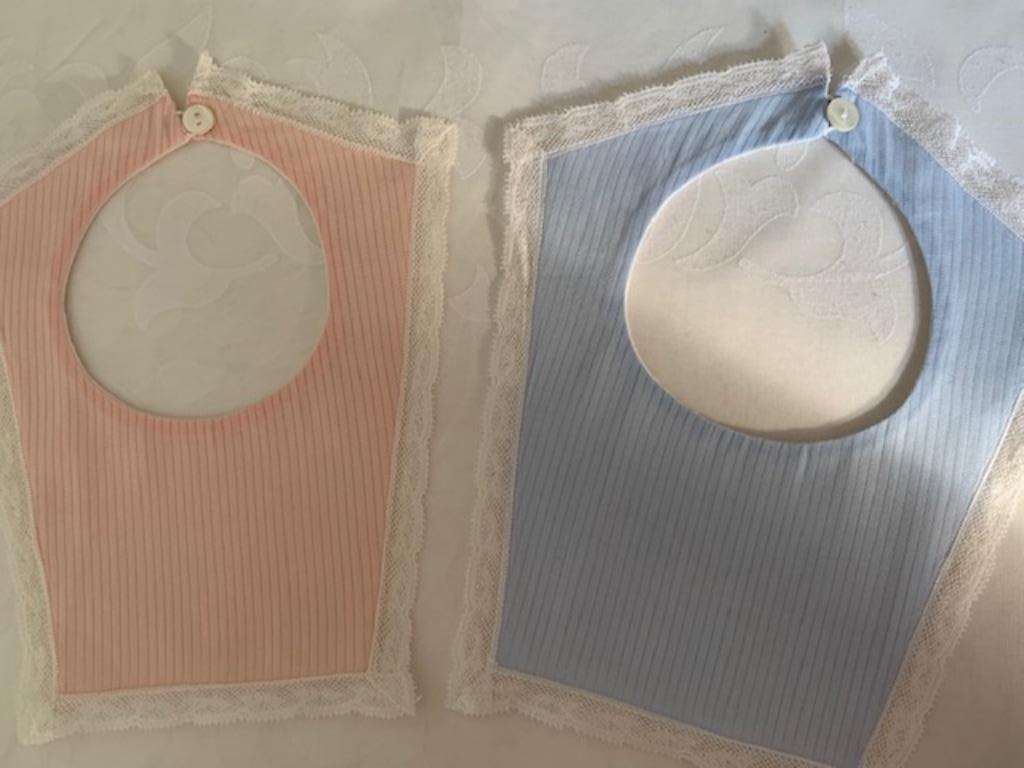 Vintage Twee slabbetjes ouder dan 125 jaar, Kinderen en Baby's, Ophalen of Verzenden