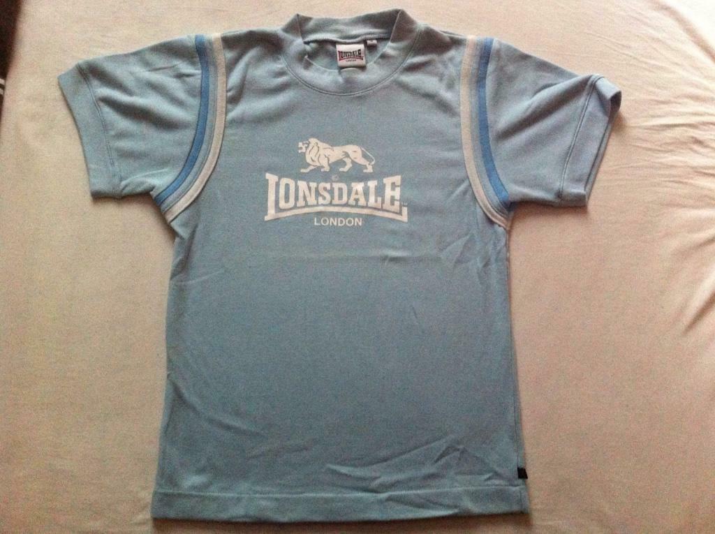 lichtblauw t-shirt Lonsdale maat S/M amper gedragen, Enlèvement ou Envoi, Comme neuf, Bleu, Manches courtes