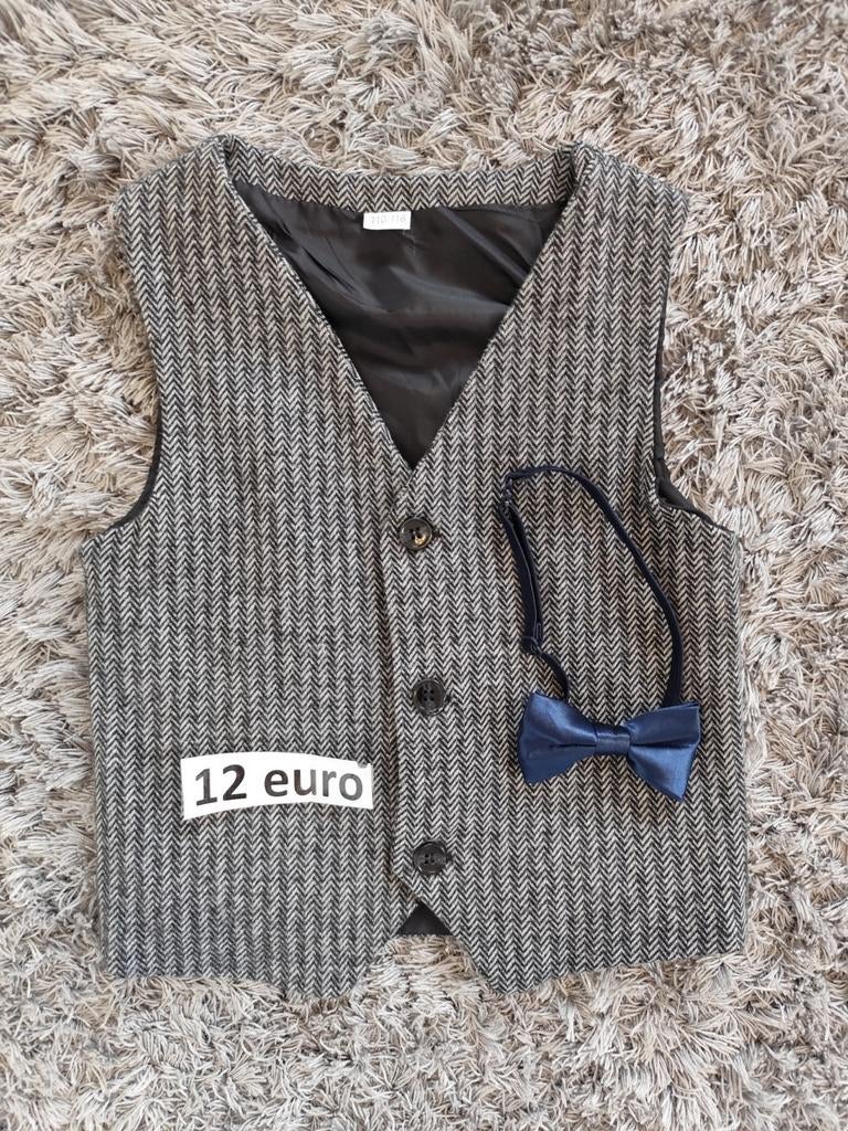 Gilet avec nœud papillon NOUVELLE taille 110/116, Enlèvement ou Envoi, Neuf