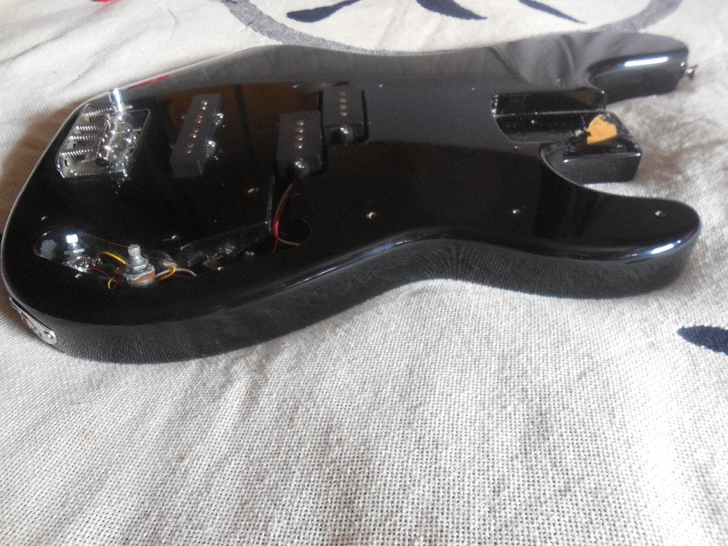 Corps basse P J - Squier Special IC 99, Musique & Instruments, Enlèvement ou Envoi, Utilisé, Guitare basse électrique