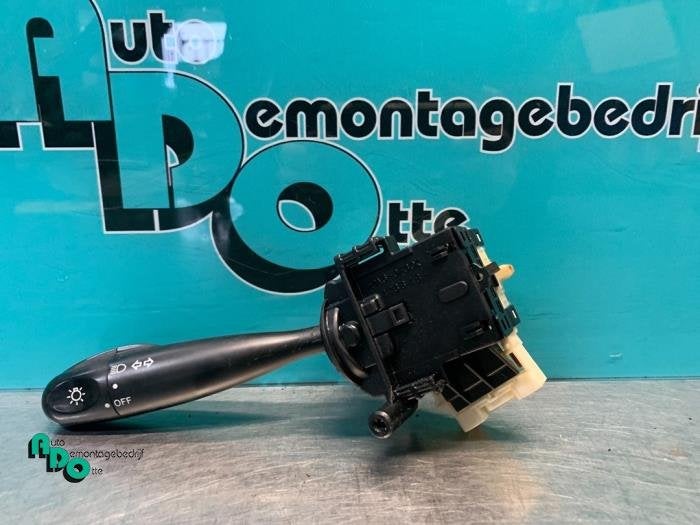 Commutateur feu clignotant d'un Toyota Yaris Verso (Yaris Ve, -, 3 mois de garantie, Toyota, Utilisé