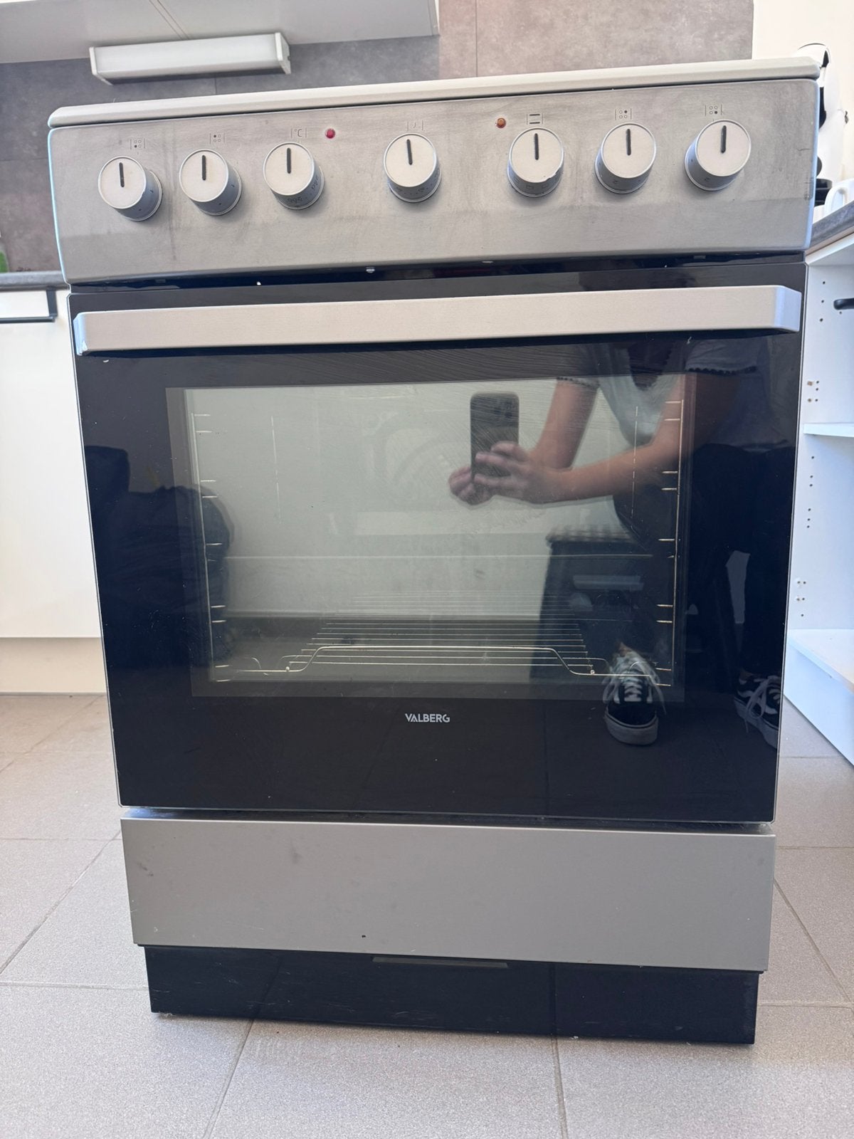 Cuisinière vitrocéramique Valberg, Electroménager, 4 zones de cuisson, Plaque chauffante, Enlèvement, Utilisé