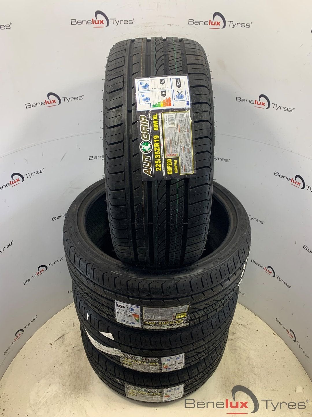 NIEUW 225/35ZR19 225/35R19 225/35 ZR19 R19 225/35/19 2253519, Auto-onderdelen, -, -, Nieuw, Band(en)