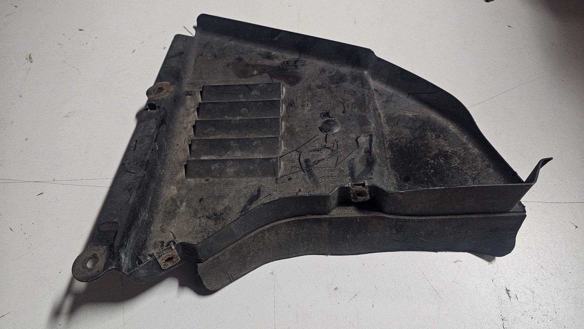 Bodemplaat hoek onderste deel voorkant rechts BMW 5 serie E6, Gebruikt, -, Ophalen of Verzenden, Bumper