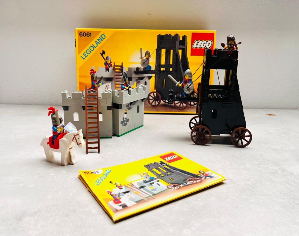 LEGO 6061 Siege Tower – compleet met doos & boekje –, Kinderen en Baby's, Speelgoed | Duplo en Lego, Ophalen, Lego, Zo goed als nieuw