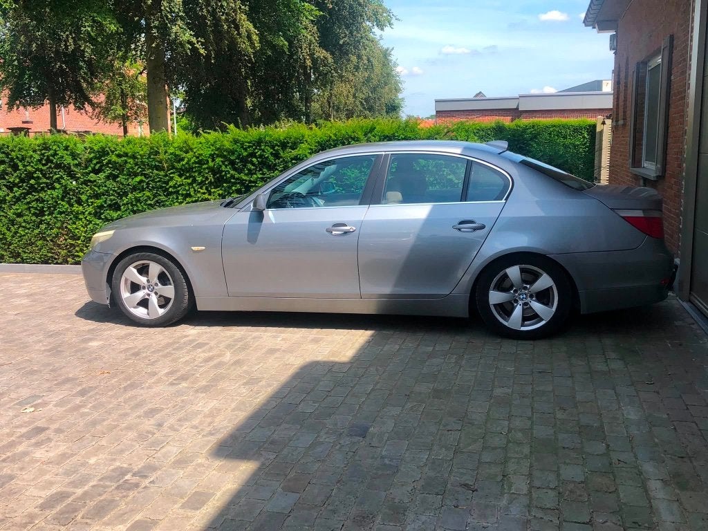 Bmw E60 520I met LPG, Autos, Cuir, Argent ou Gris, 4 portes, Boîte manuelle