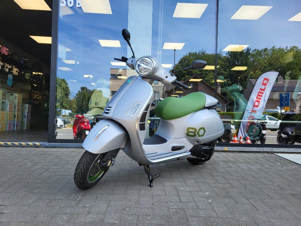 Vespa GTS 310 Edition Ottantesimo, Motos, Scooter, Entreprise, Neuf, Permis Moto A2 minimum