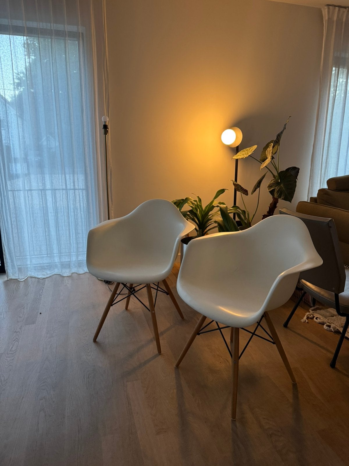 Set 2 vitra eames stoel, Huis en Inrichting, Ophalen, Zo goed als nieuw