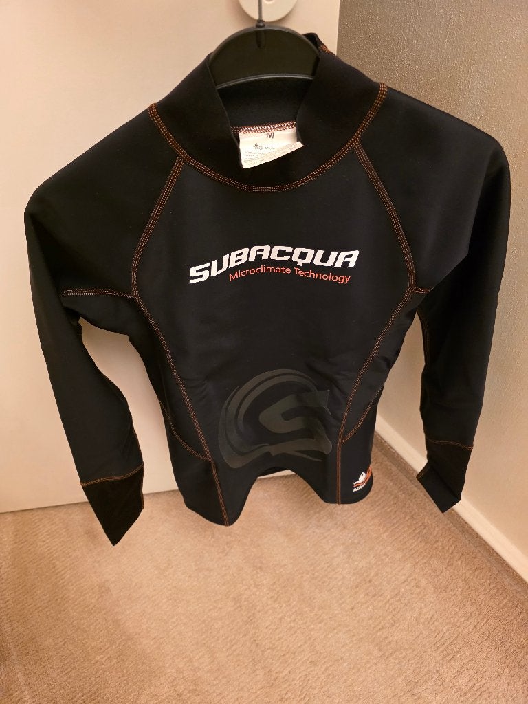 Chemise thermique 2 mm taille M, Sports nautiques & Bateaux, Plongée, Comme neuf, Combinaison de plongée, Enlèvement ou Envoi