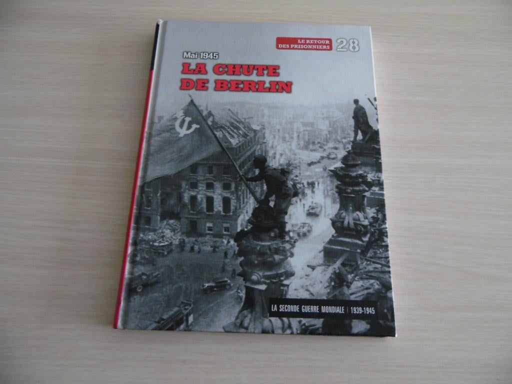 LA CHUTE DE BERLIN      MAI 1945, Boeken, Oorlog en Militair, Zo goed als nieuw, Algemeen, Tweede Wereldoorlog, Ophalen of Verzenden